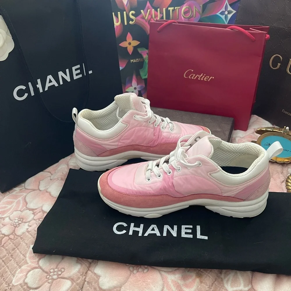 Chanel
Cloth trainers
38EU
Very good condition
Pink, Cloth - Picture 7 of 11
